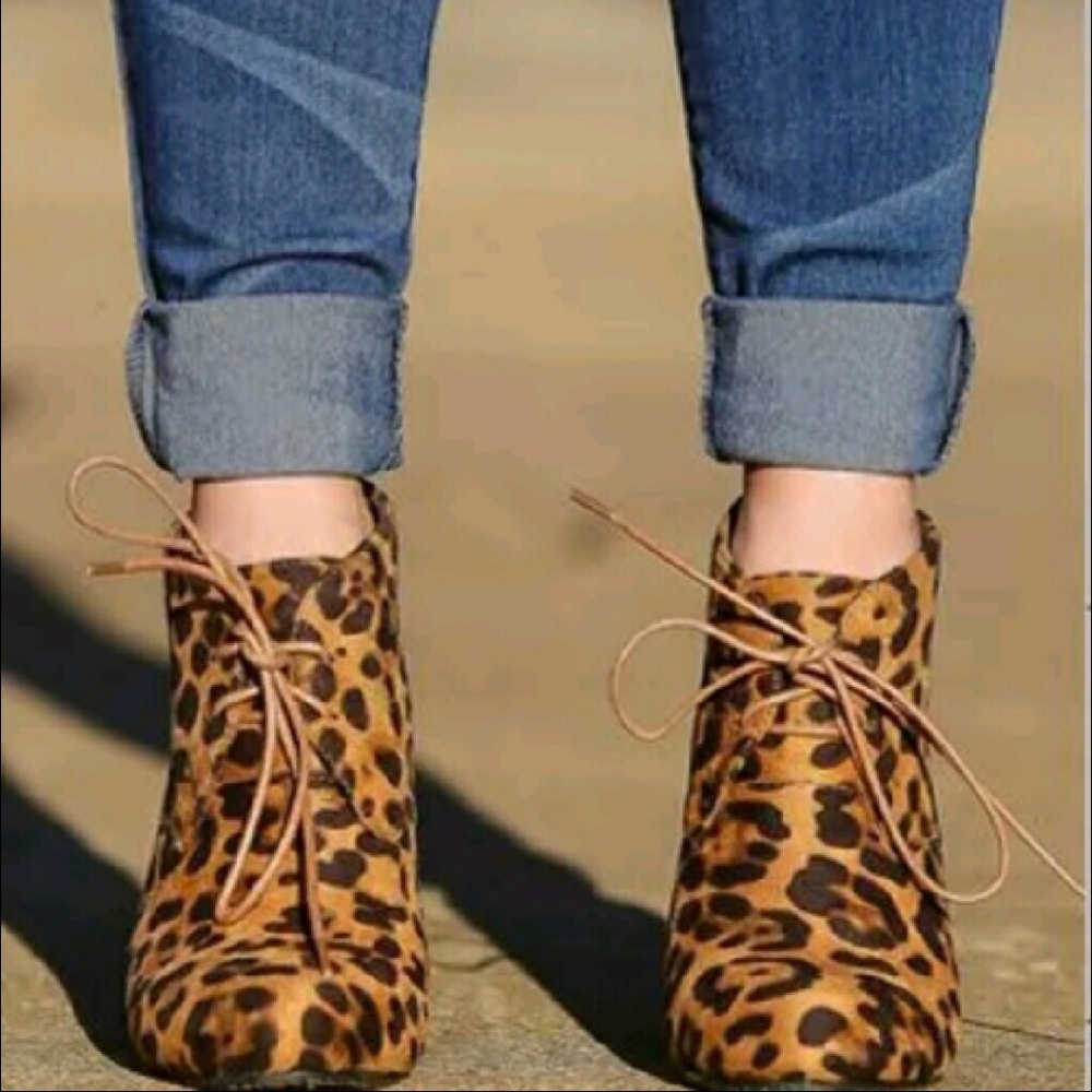 Last 5.5 & 6 🖤💕 Leopard Lace-up Wedge Ankle Boot - Picture 6 of 8